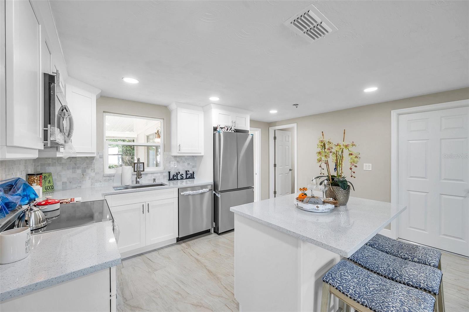 5728 DOLORES DR