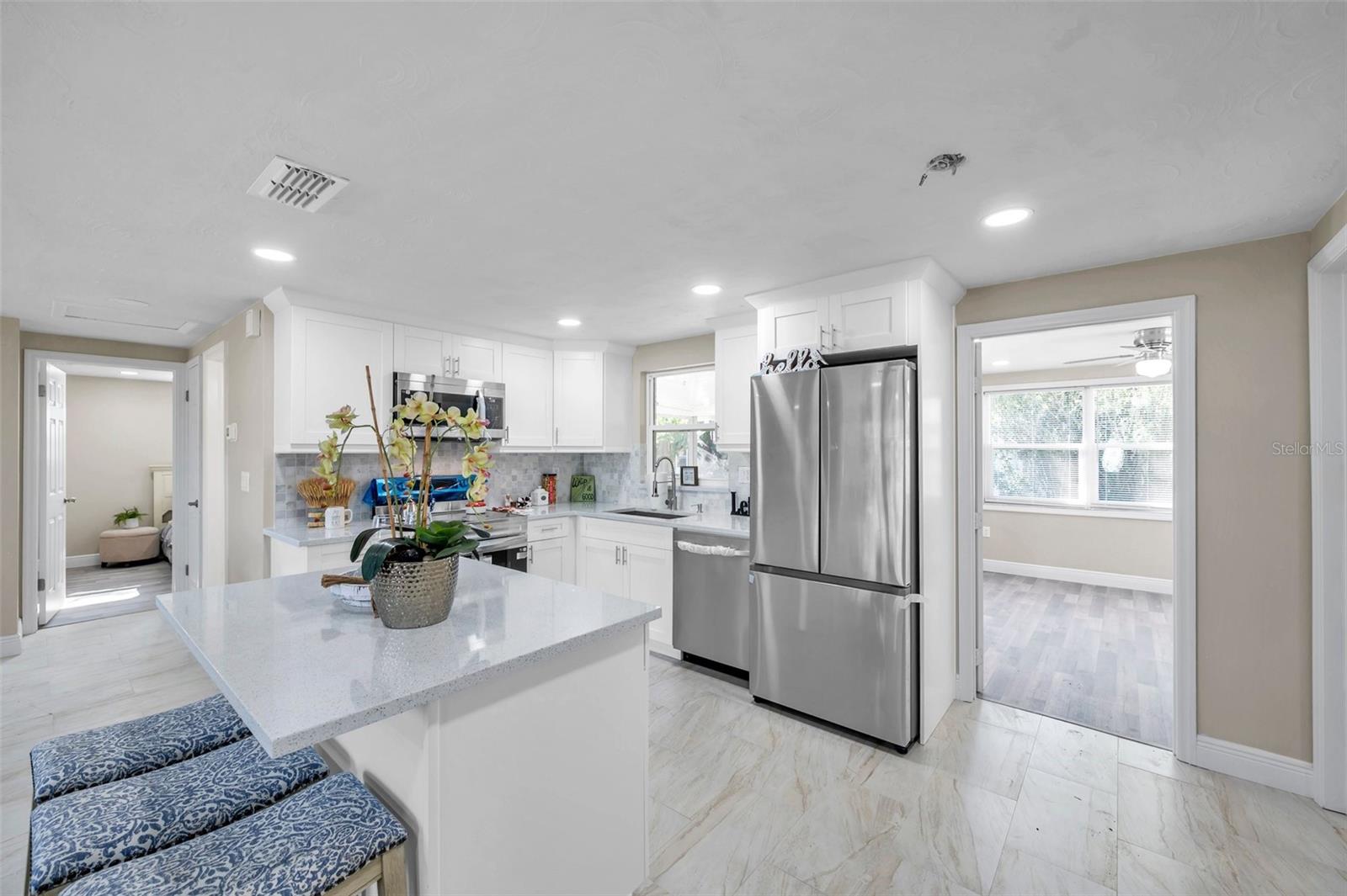 5728 DOLORES DR