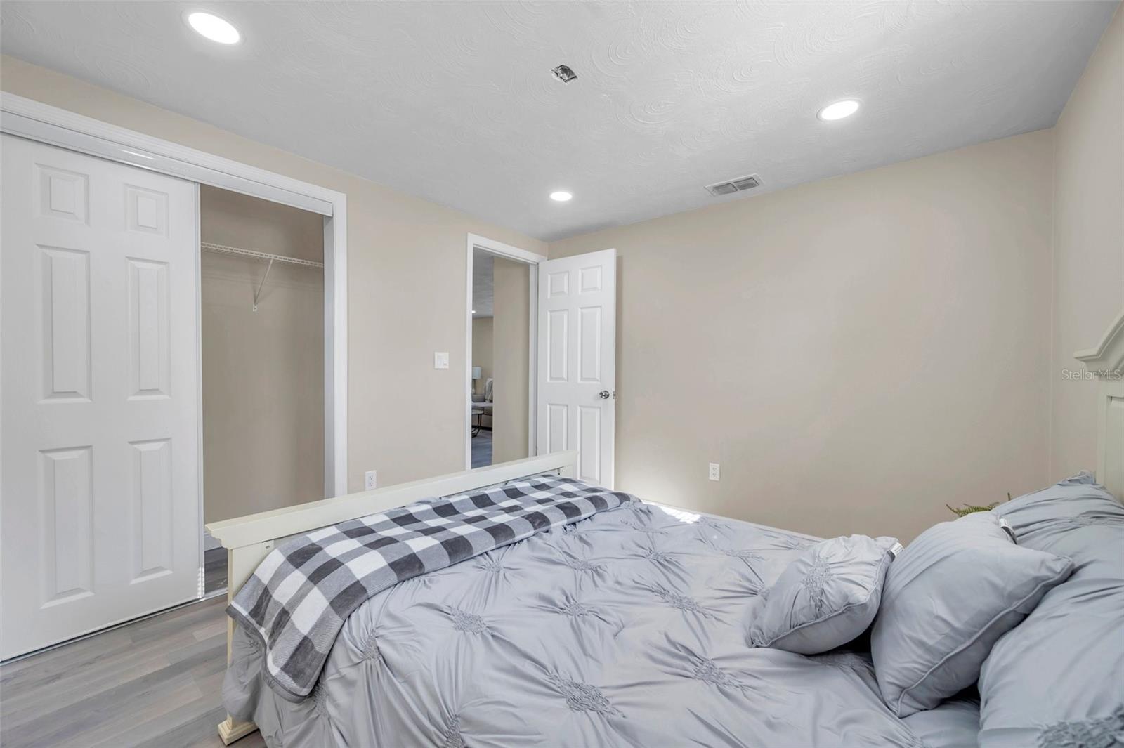 5728 DOLORES DR
