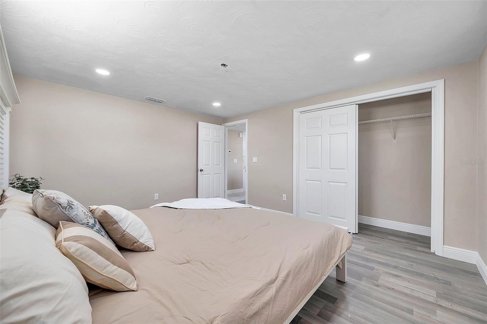 5728 DOLORES DR