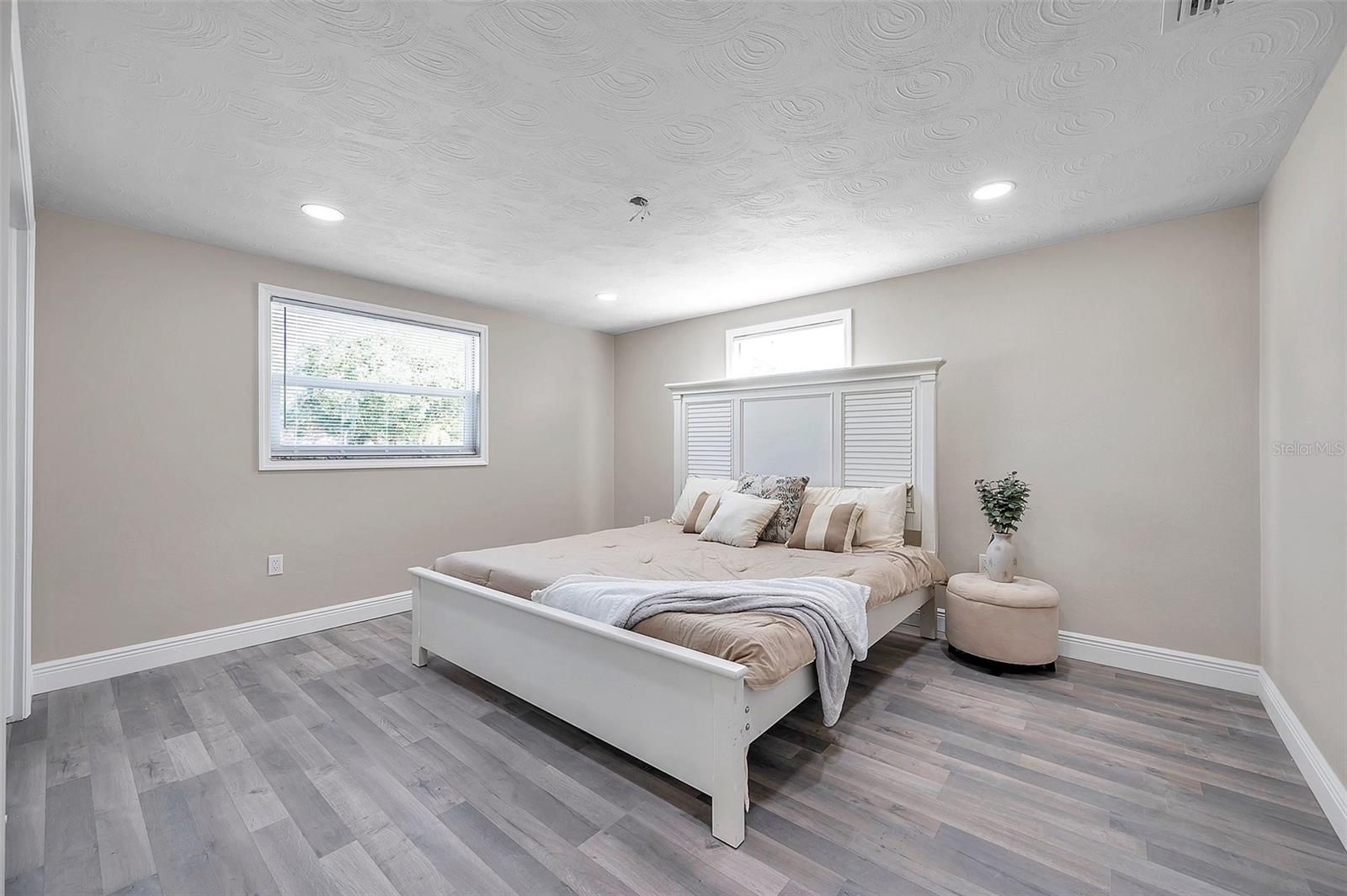 5728 DOLORES DR
