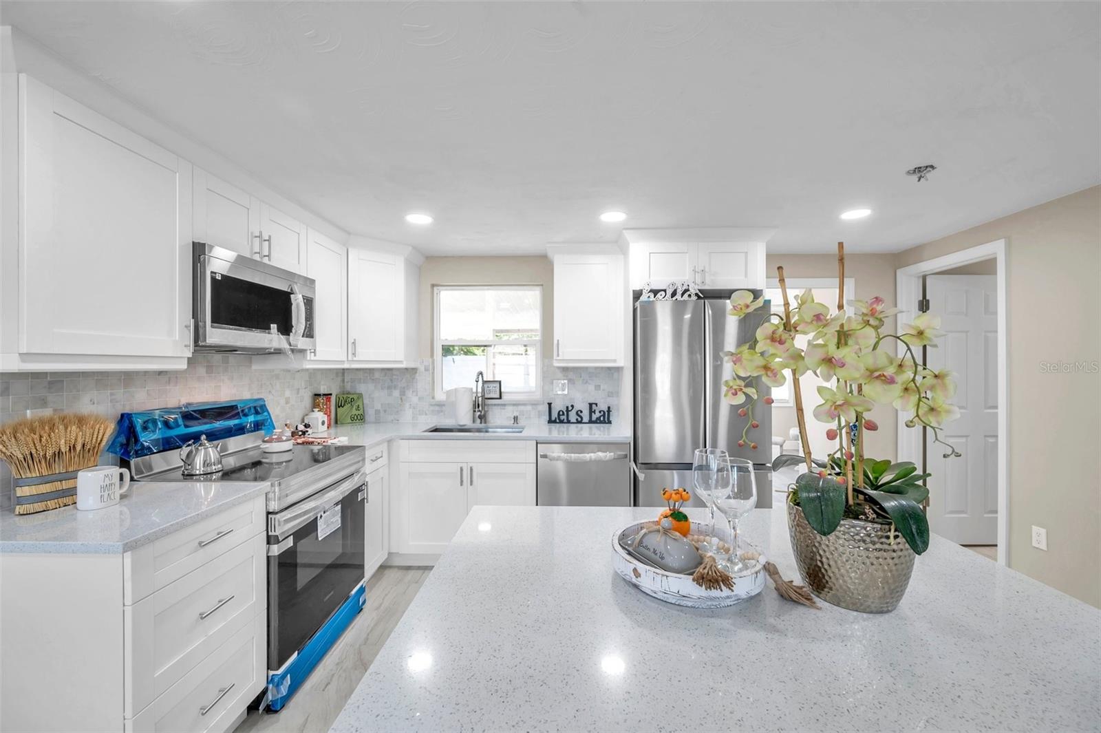 5728 DOLORES DR