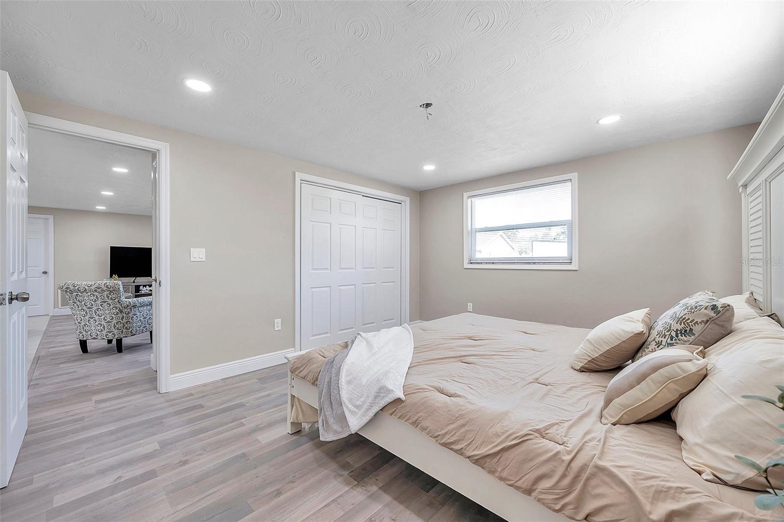 5728 DOLORES DR