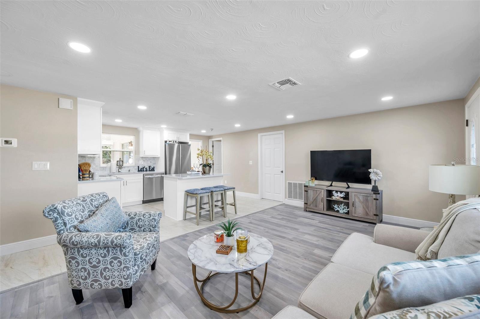 5728 DOLORES DR