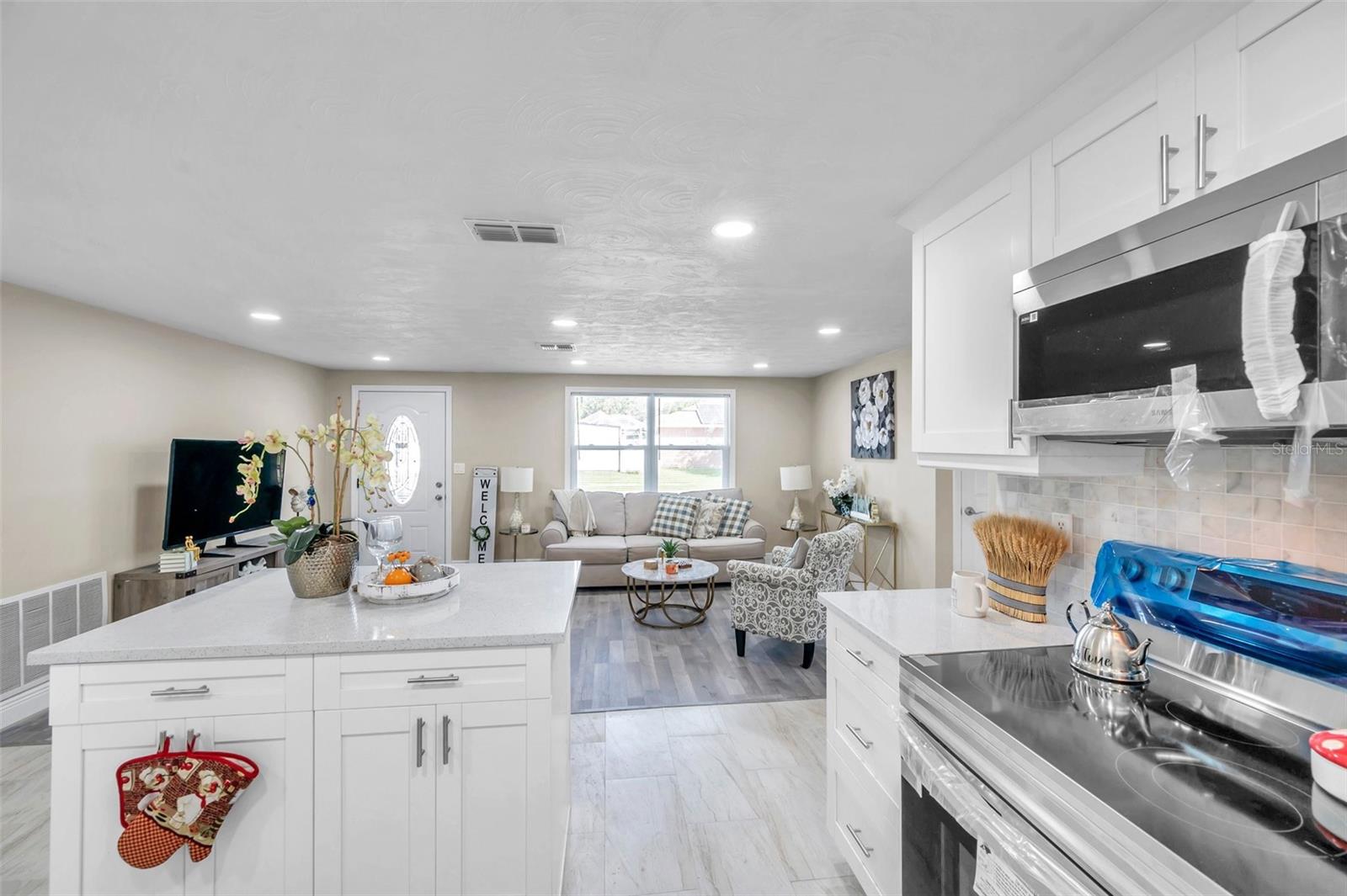 5728 DOLORES DR