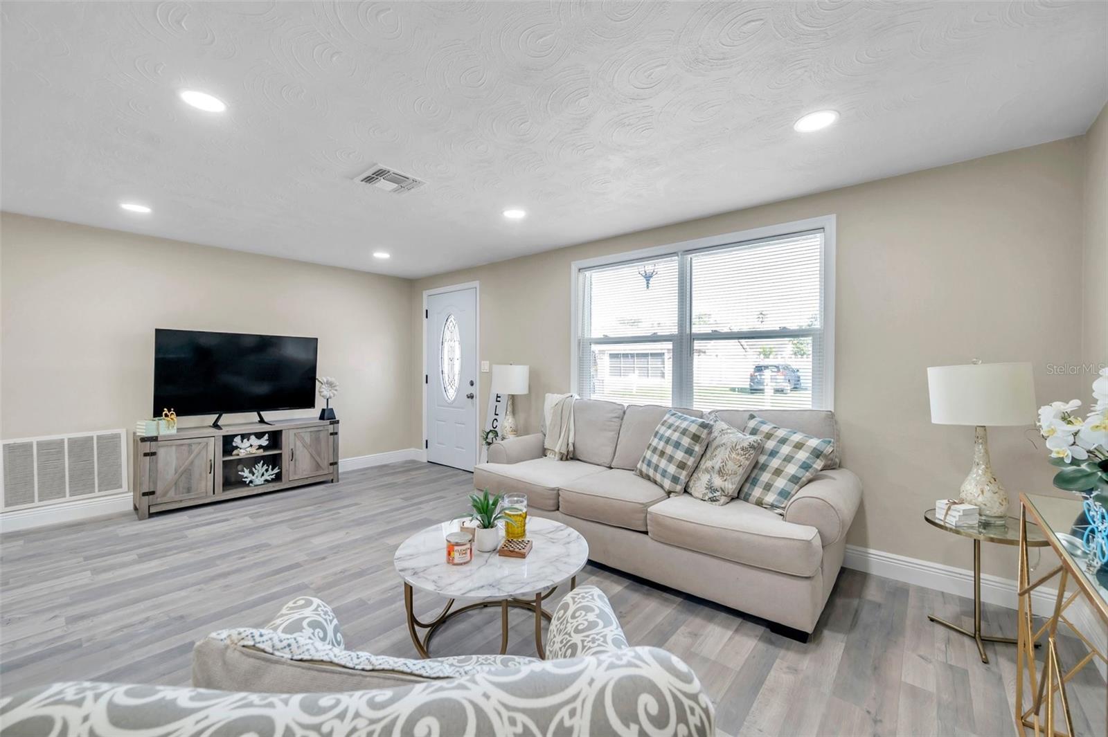 5728 DOLORES DR