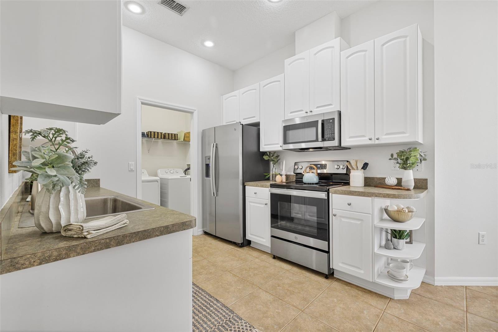 2537 STANHOPE DR