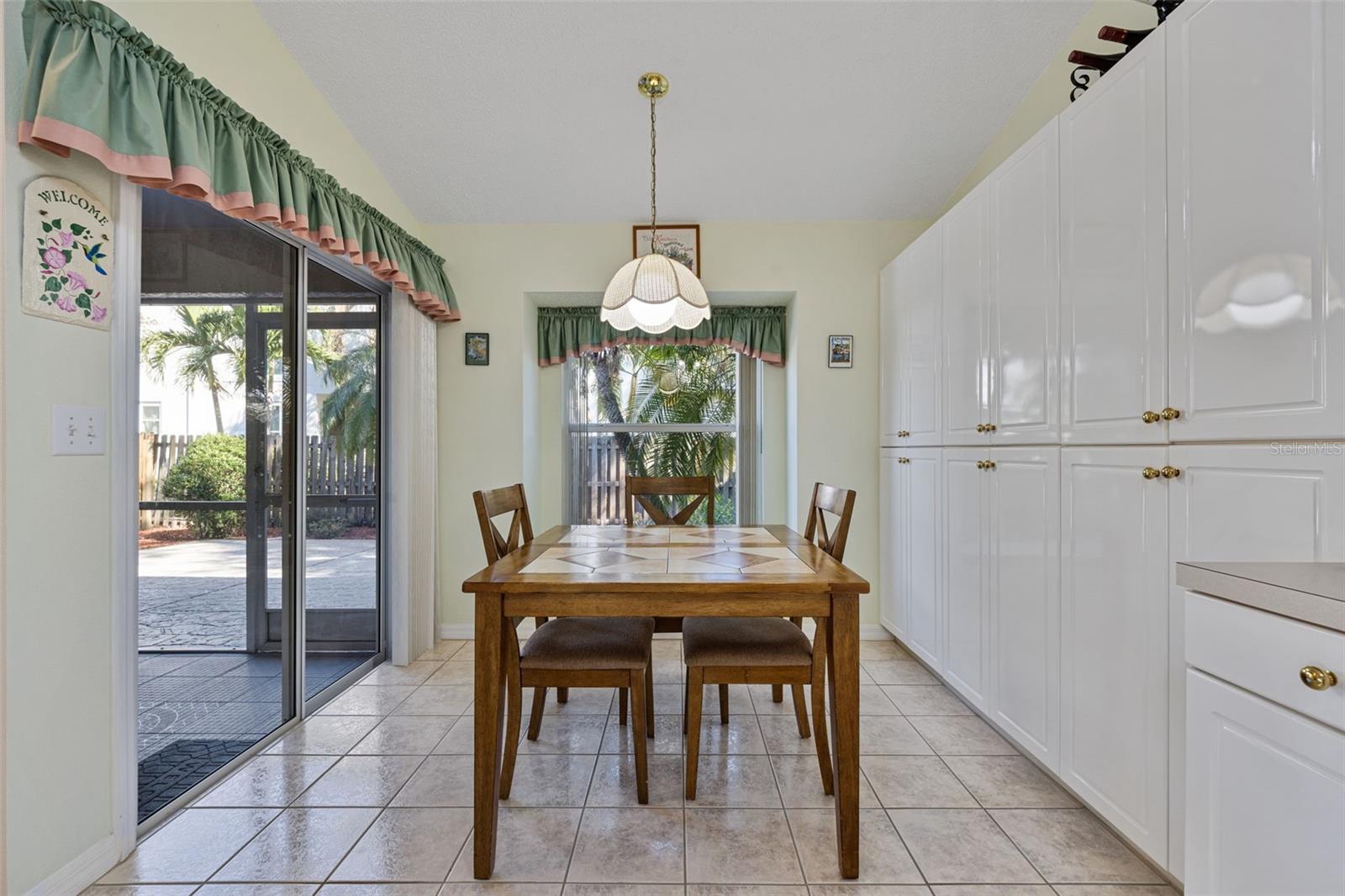 3087 PEPPERWOOD LN W