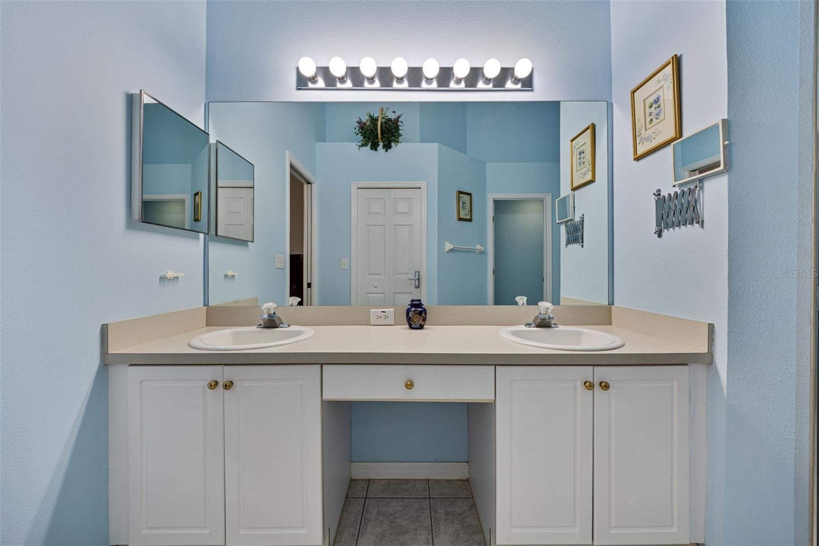 3087 PEPPERWOOD LN W