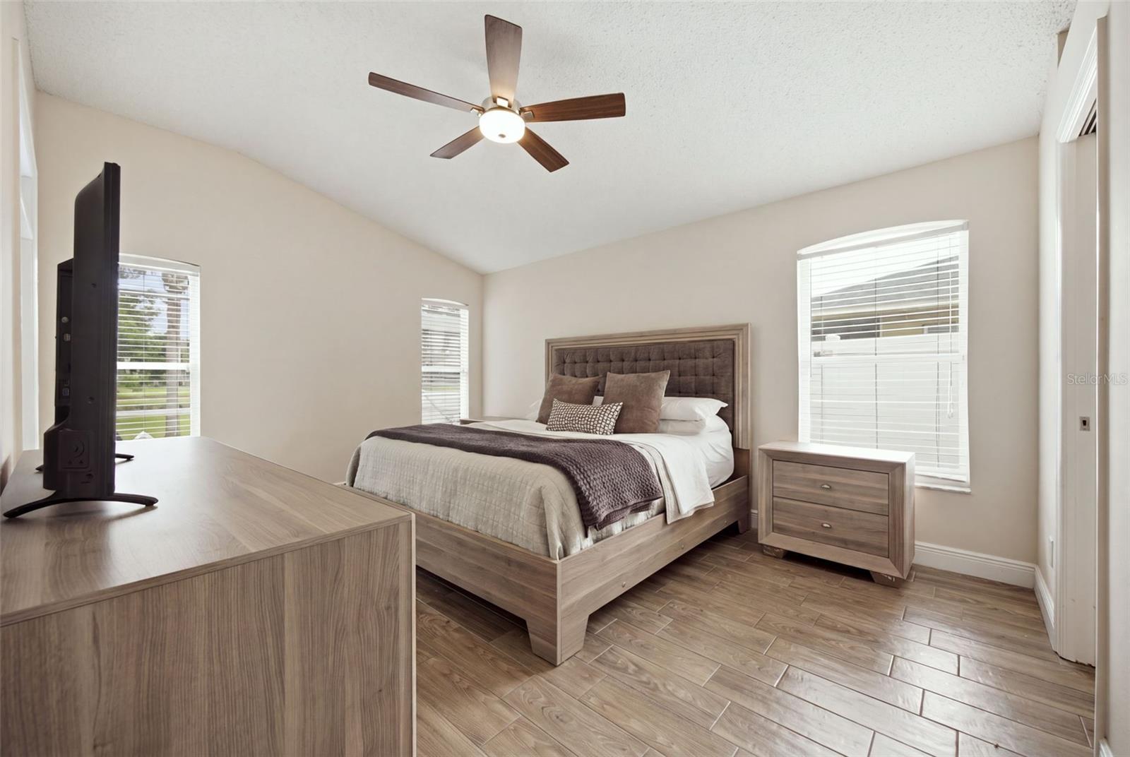 416 CYPRESS VIEW DR