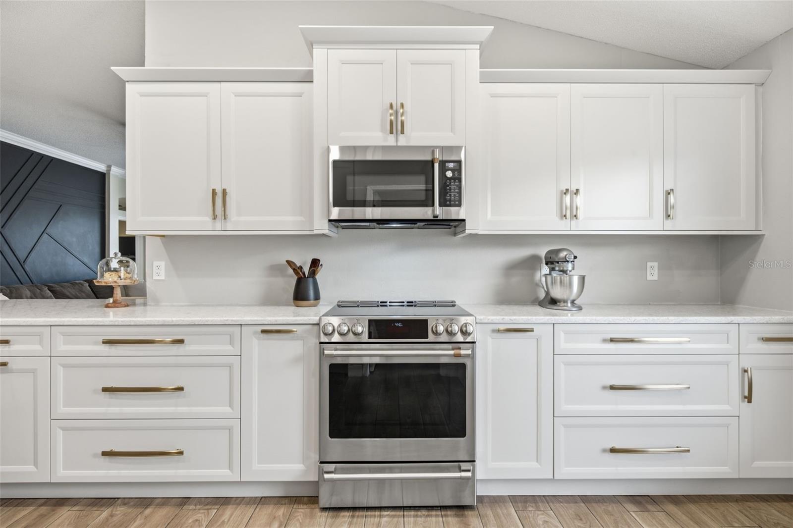 416 CYPRESS VIEW DR
