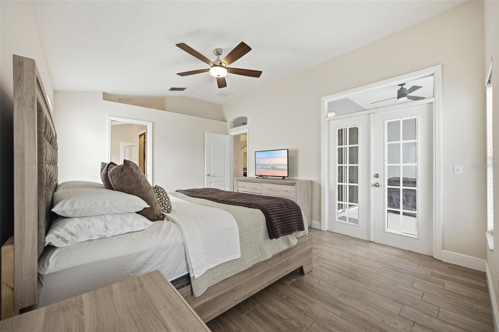 416 CYPRESS VIEW DR