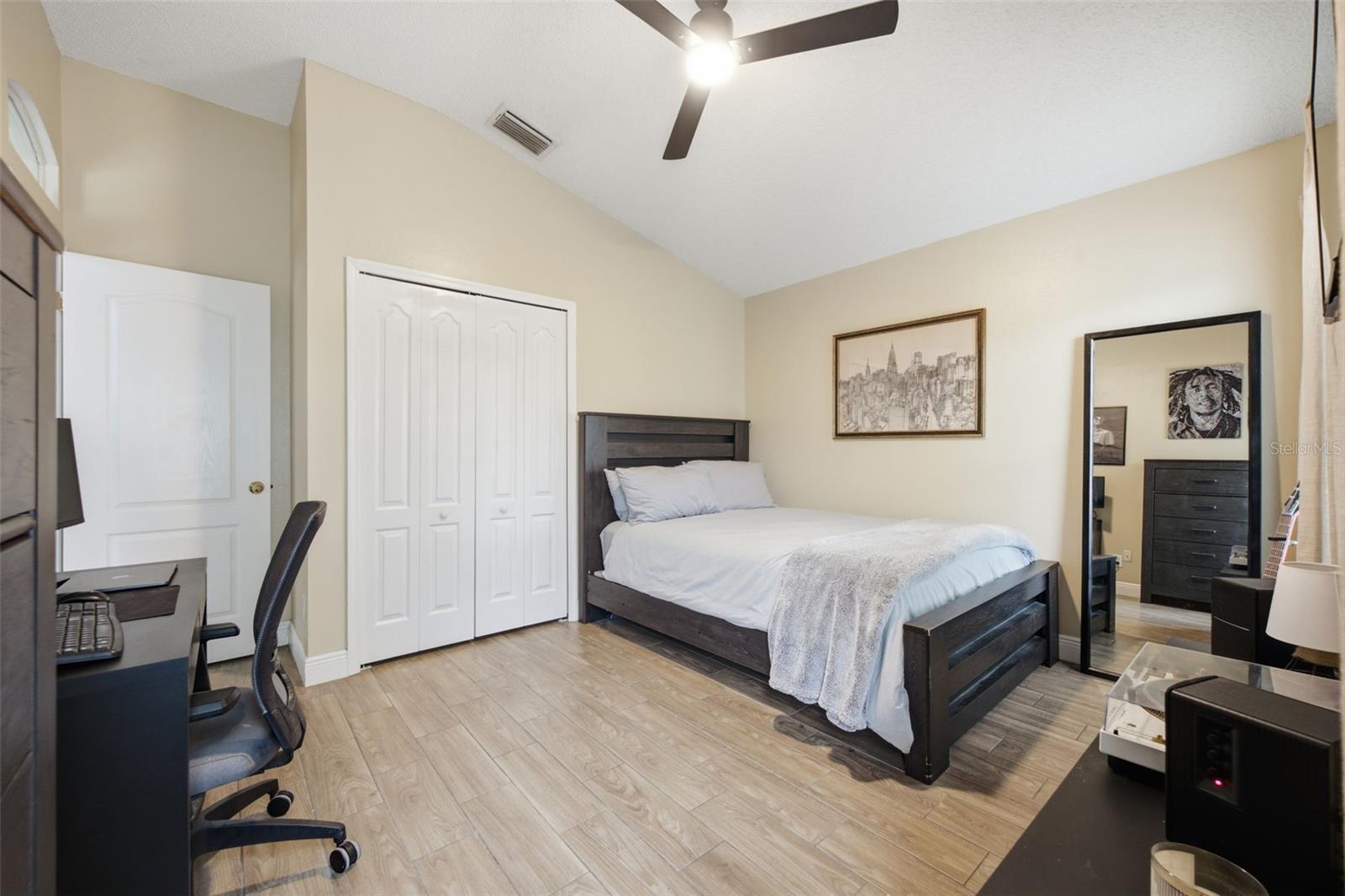 416 CYPRESS VIEW DR