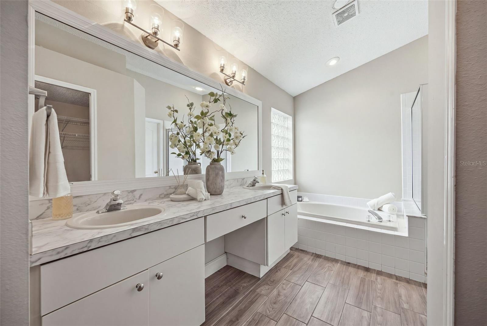 416 CYPRESS VIEW DR