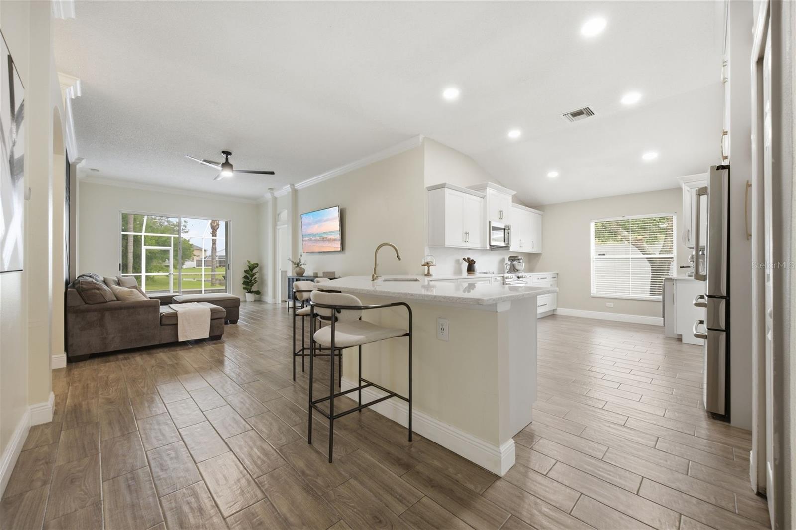 416 CYPRESS VIEW DR