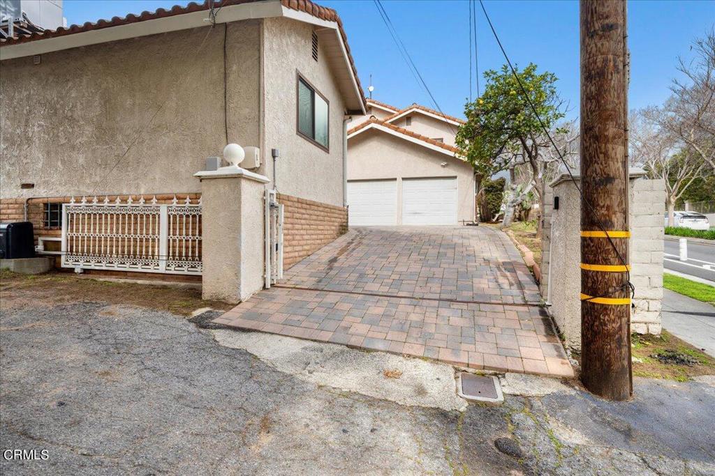 2222 Pier Avenue