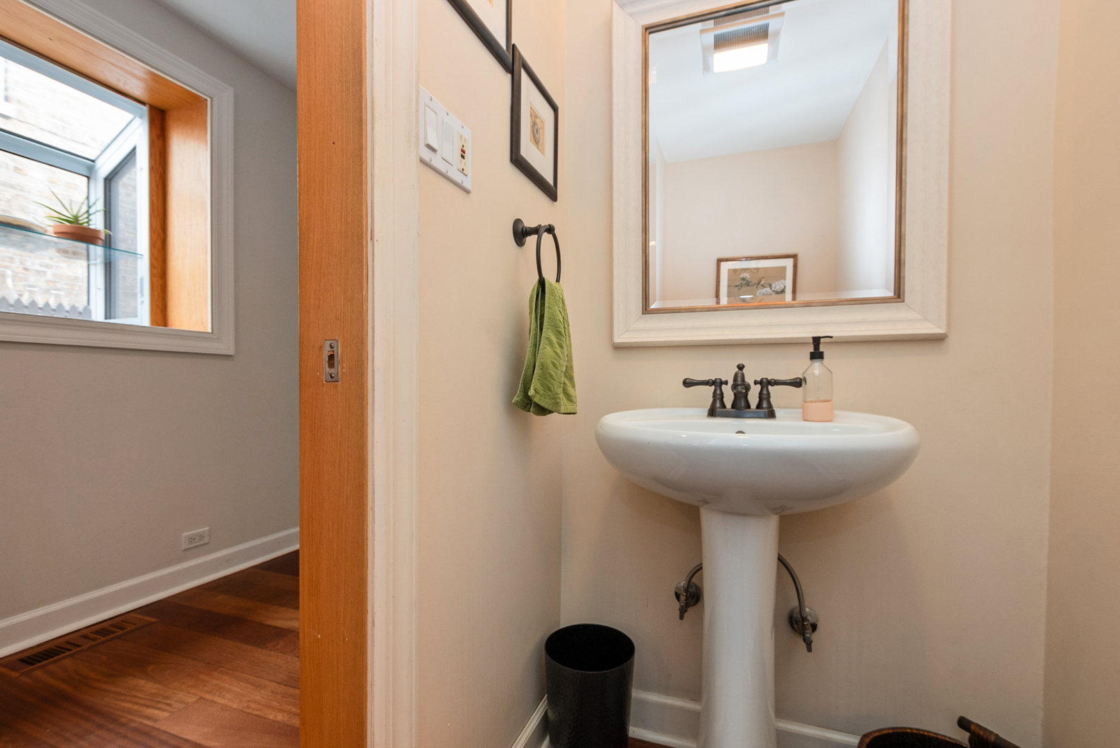 2524 W 110th Place