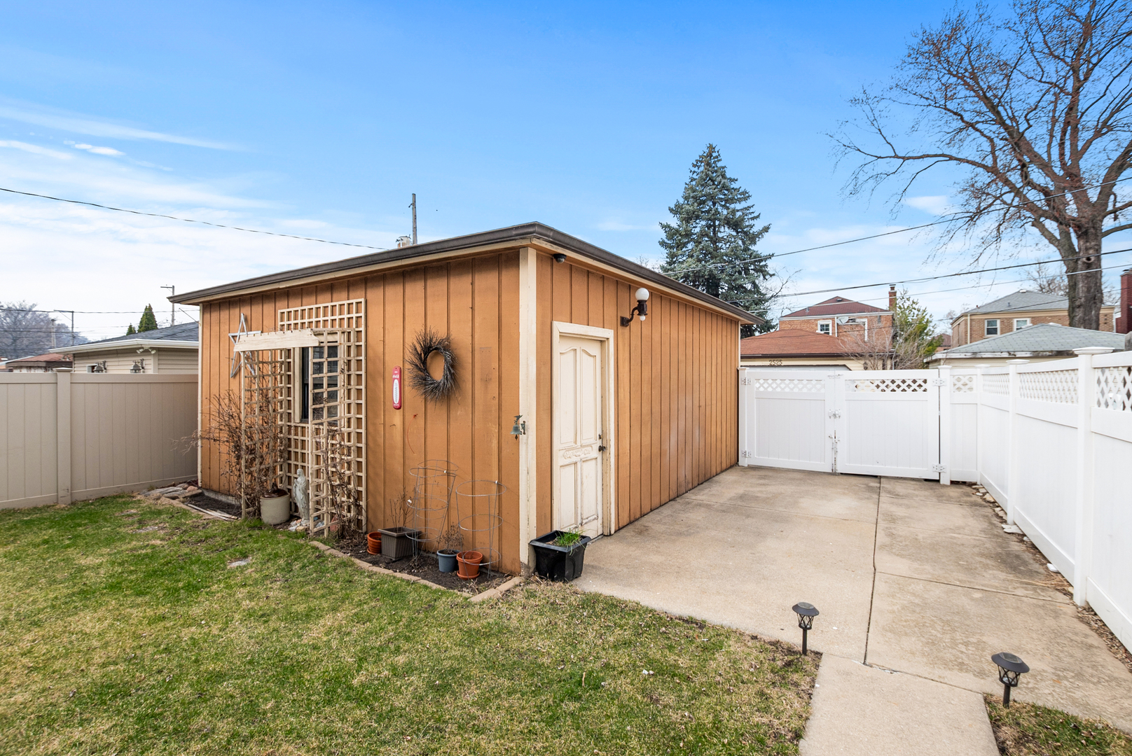 2524 W 110th Place