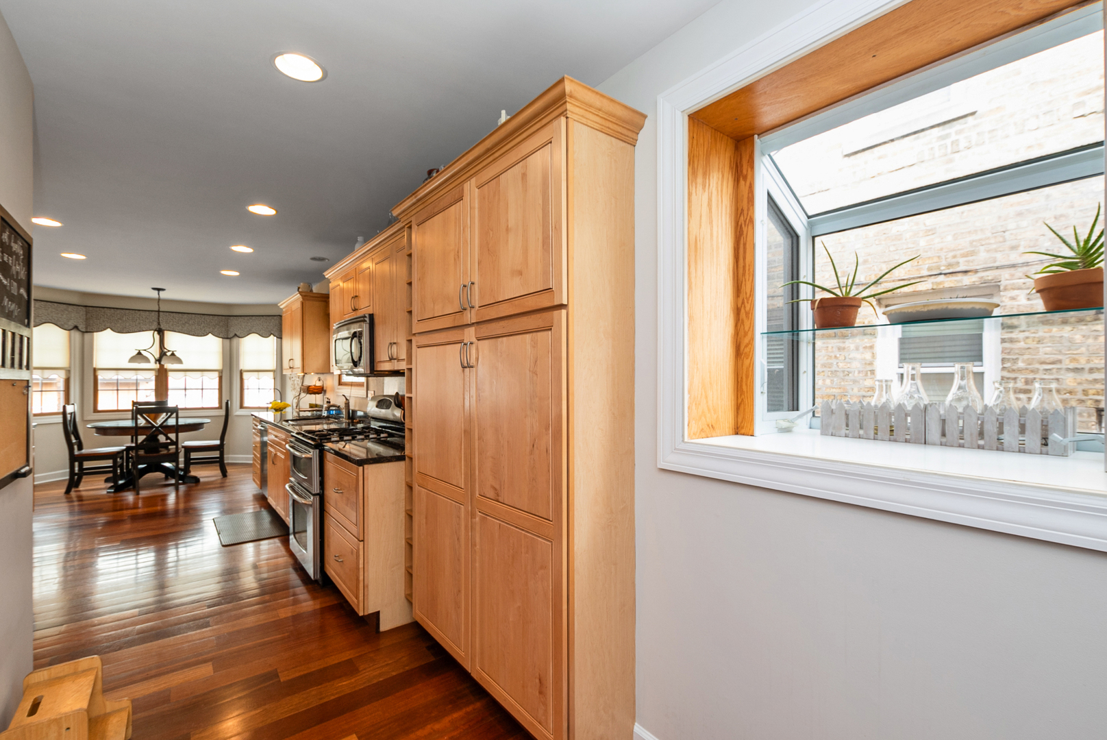 2524 W 110th Place