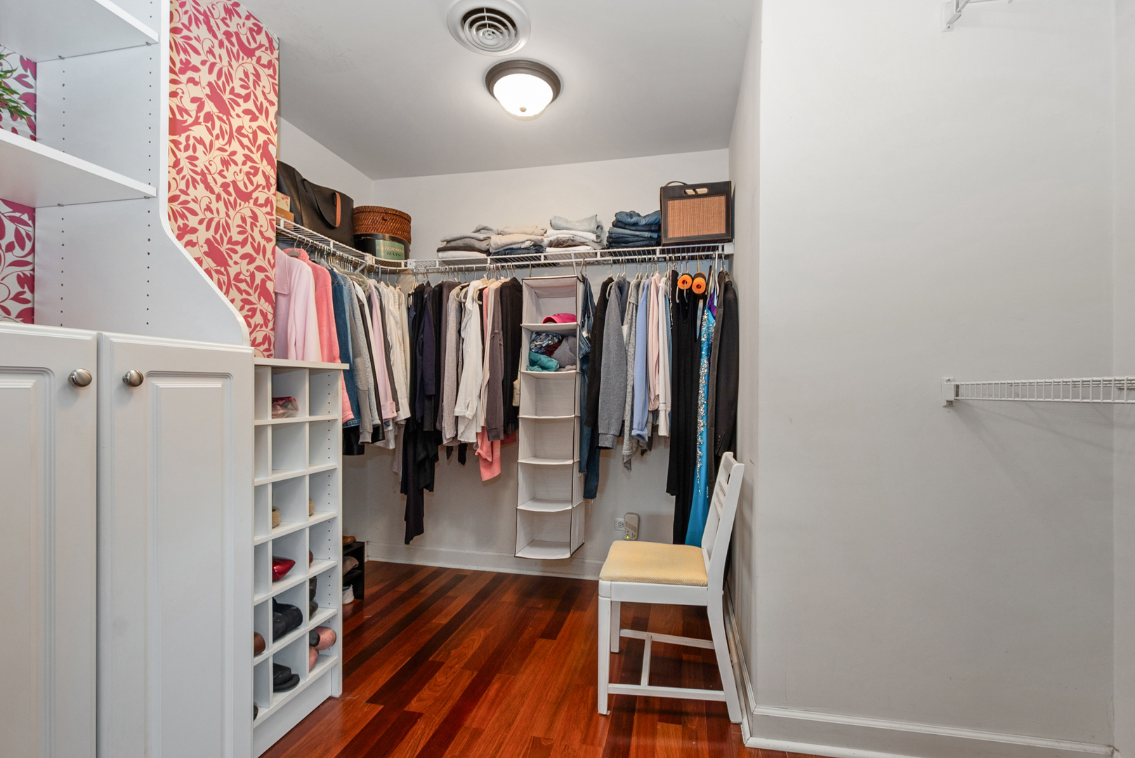 2524 W 110th Place