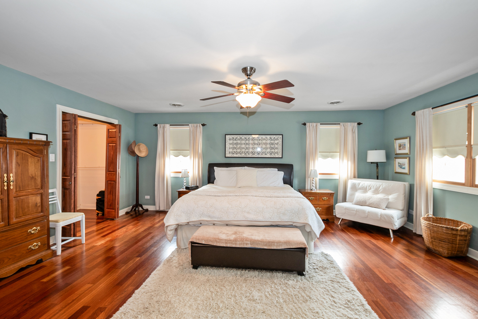 2524 W 110th Place