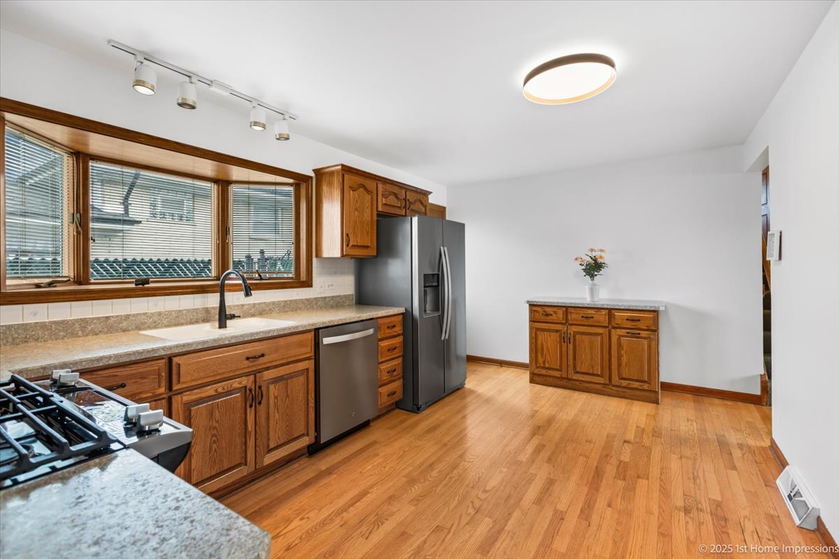 4616 W 105th Place