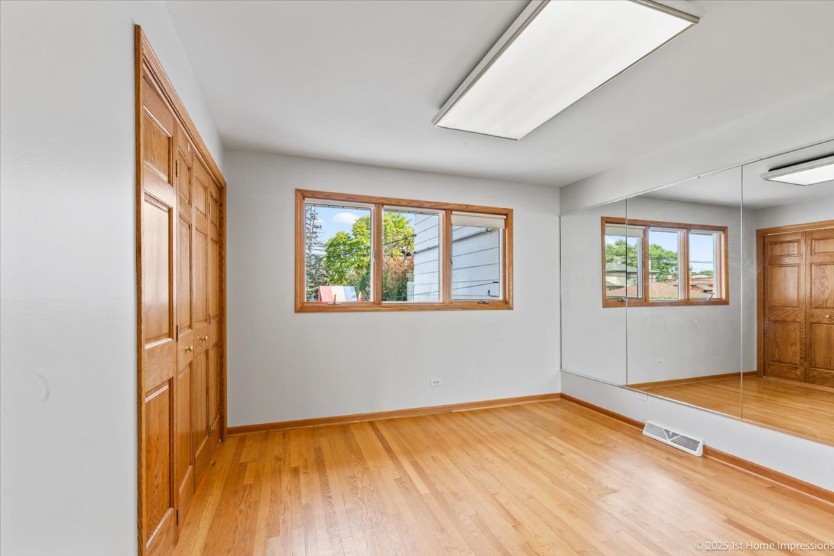 4616 W 105th Place