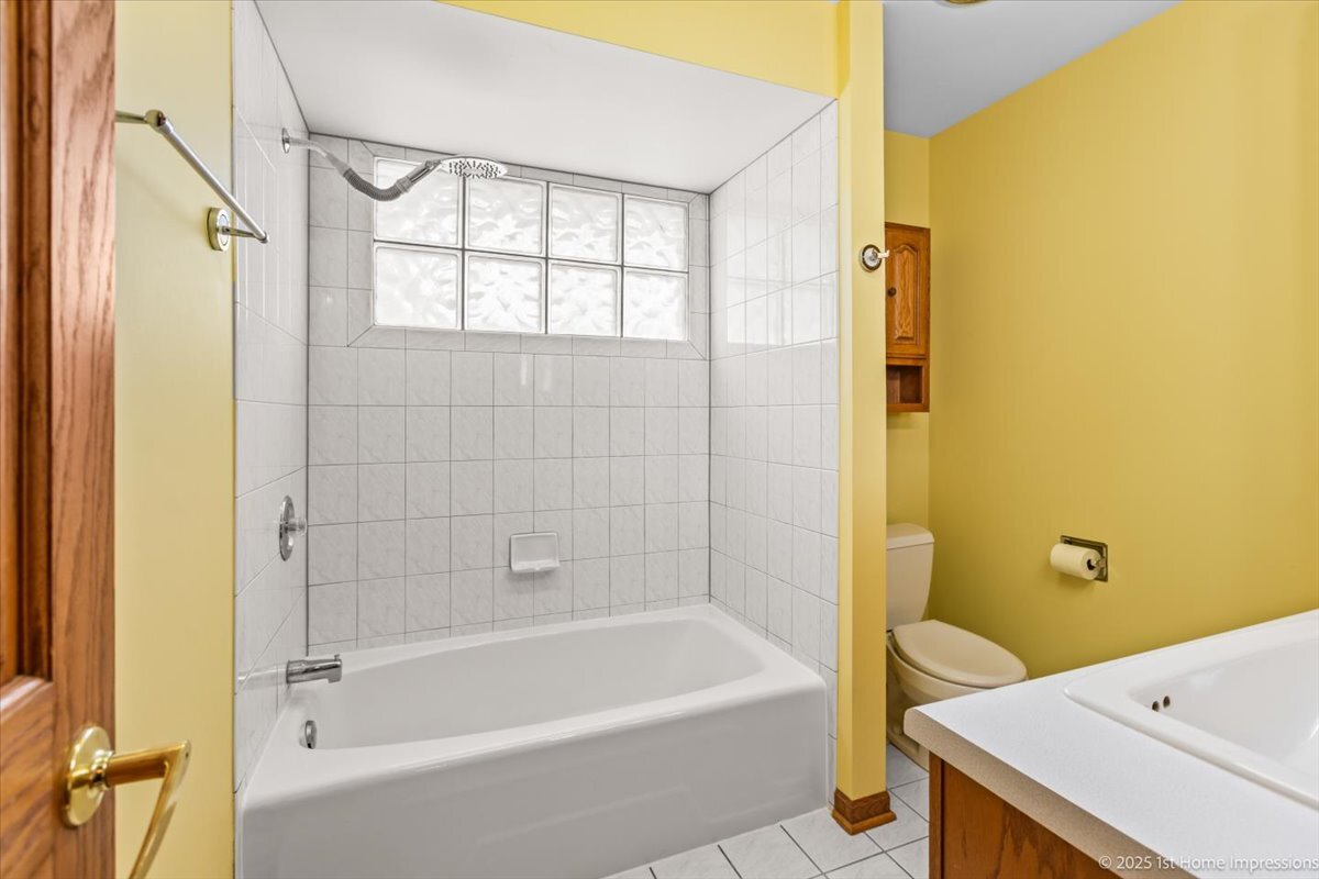 4616 W 105th Place