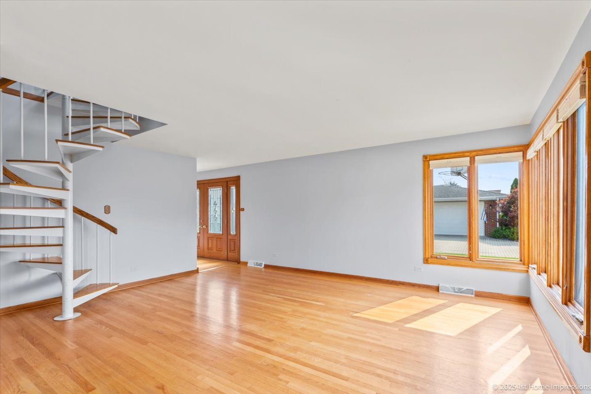 4616 W 105th Place