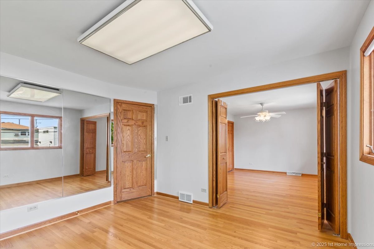 4616 W 105th Place