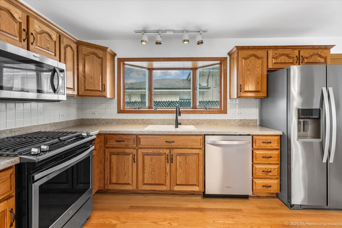 4616 W 105th Place