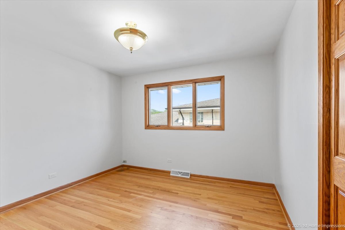 4616 W 105th Place