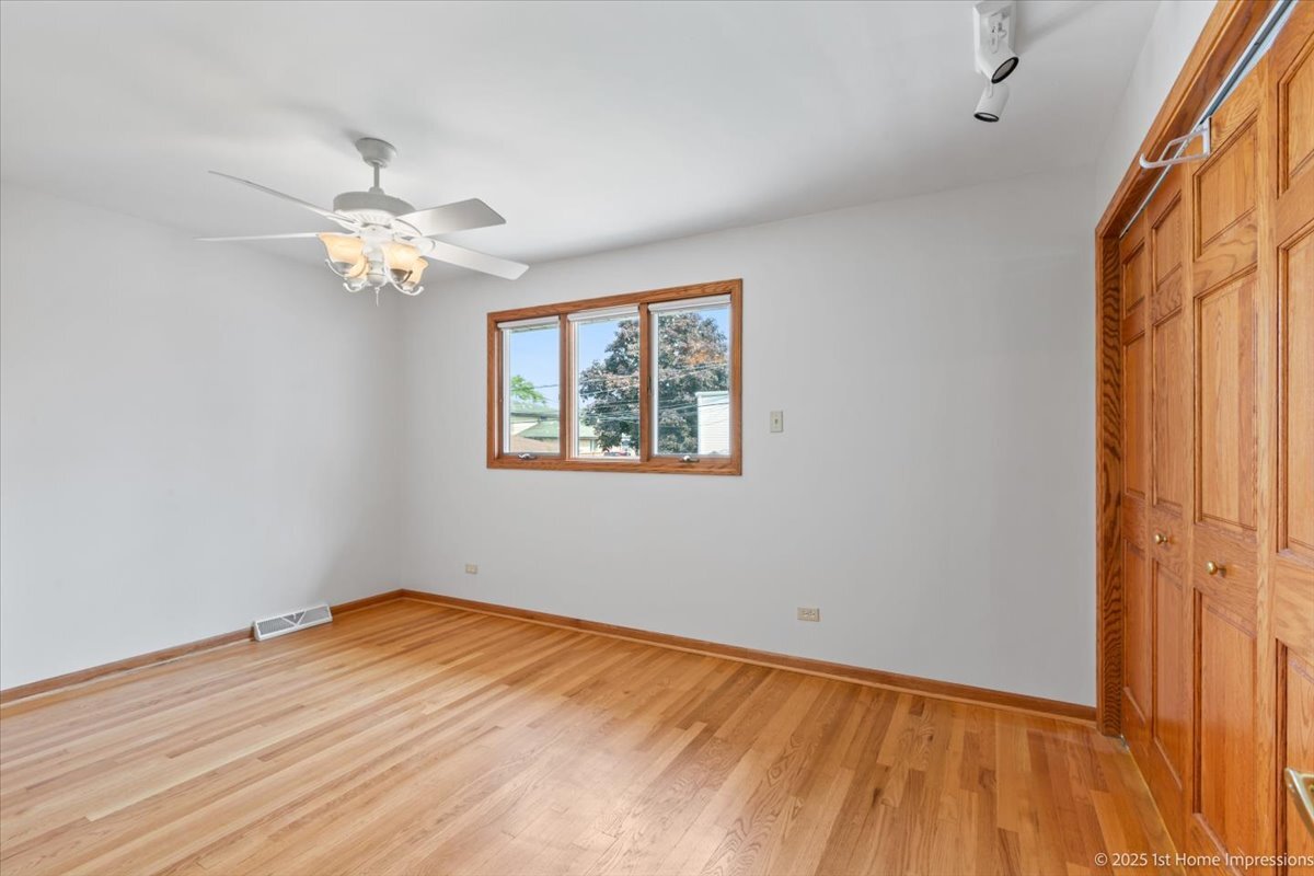 4616 W 105th Place