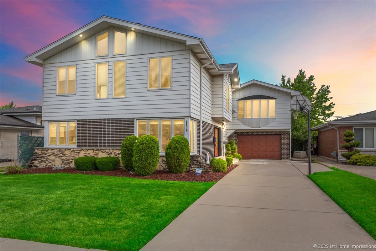4616 W 105th Place