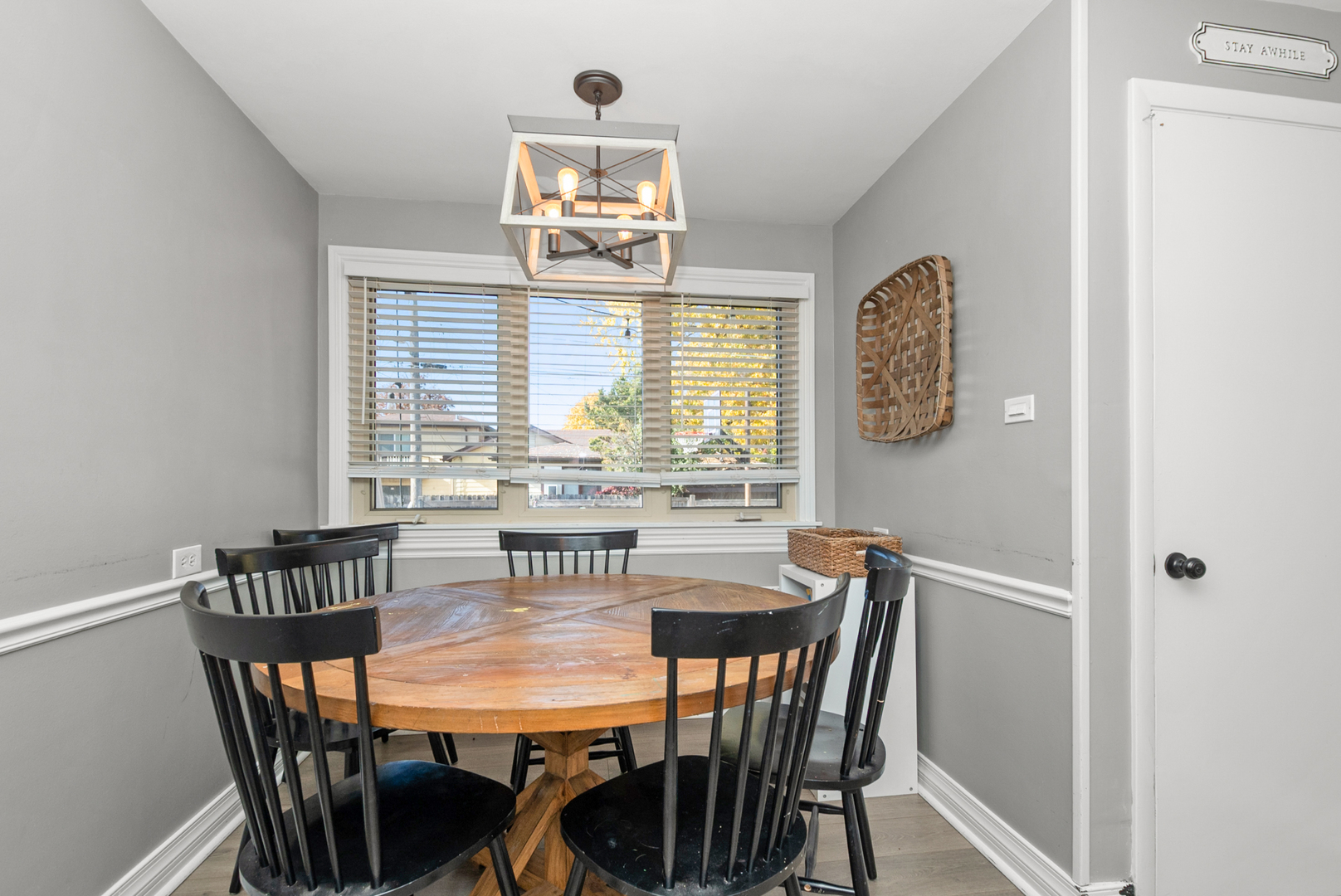 11208 S Sacramento Avenue