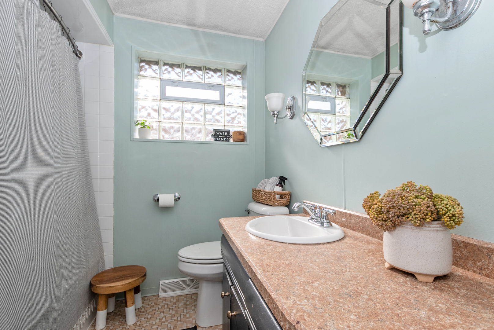 11208 S Sacramento Avenue