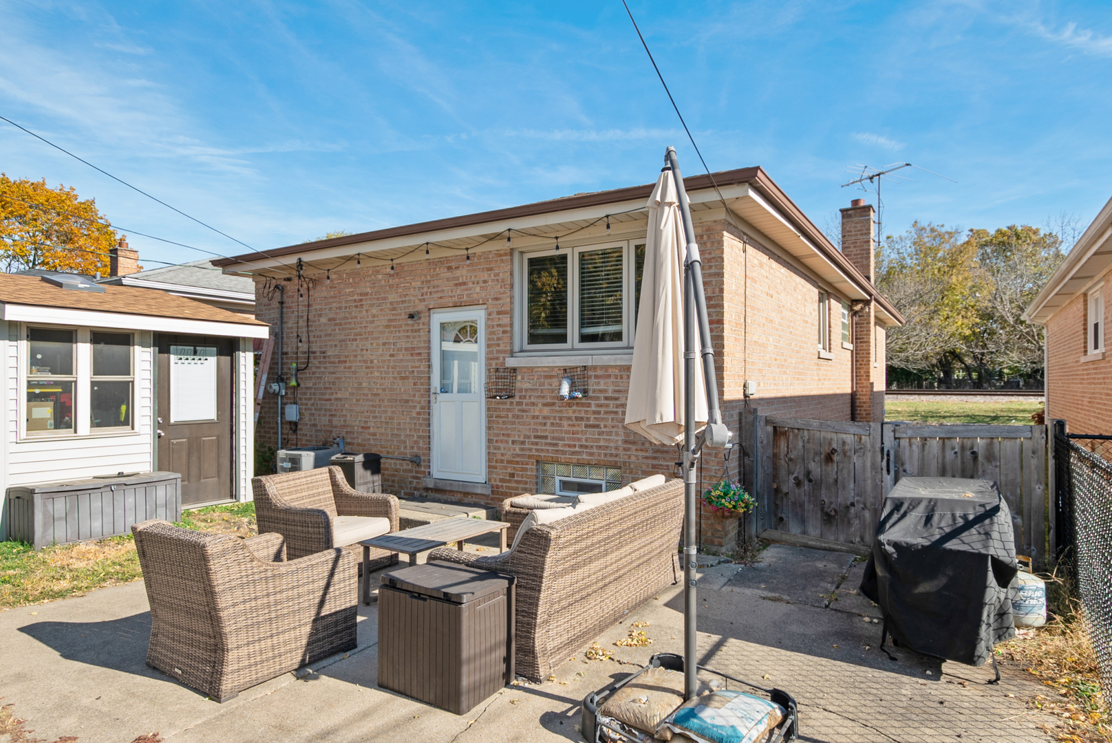 11208 S Sacramento Avenue