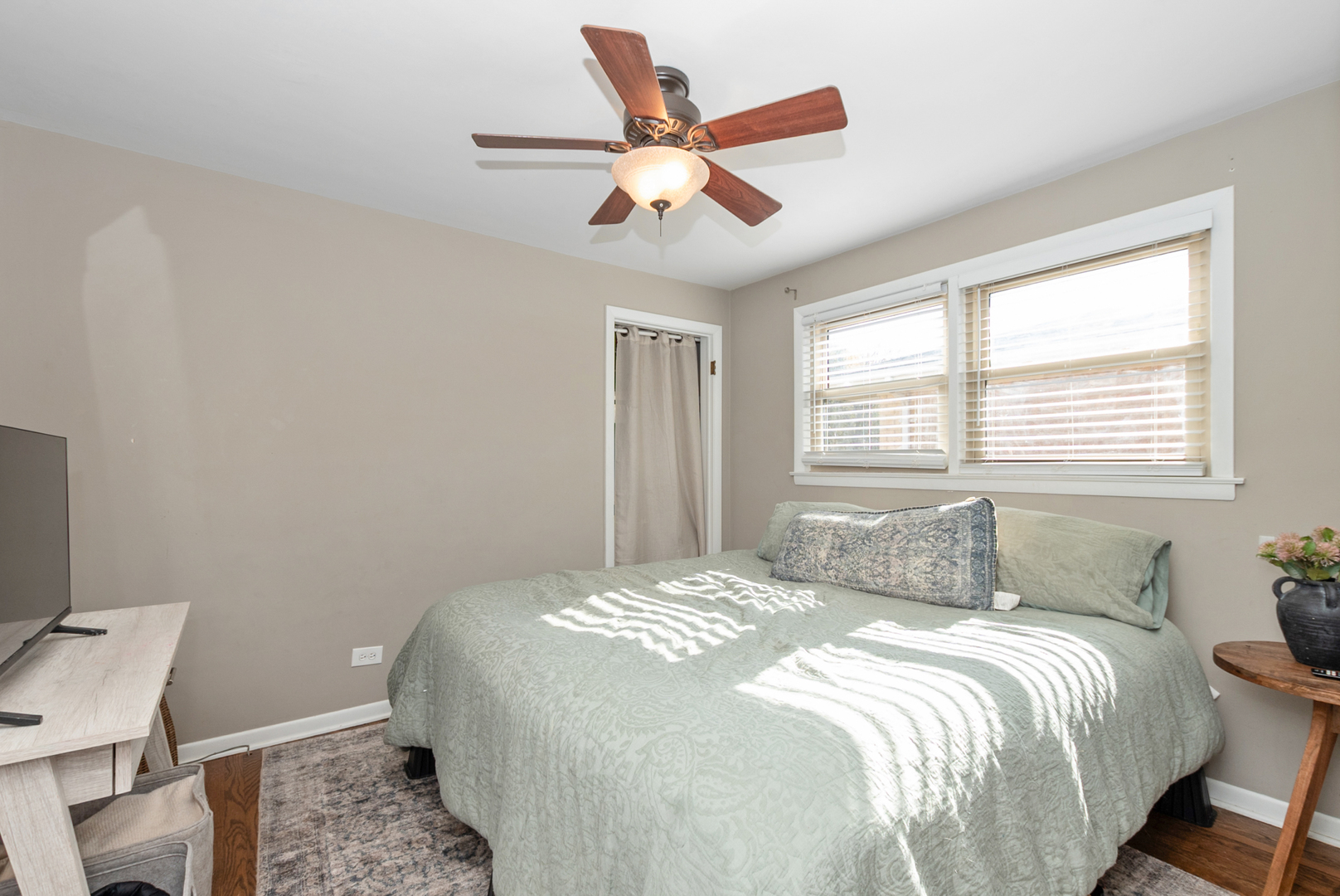 11208 S Sacramento Avenue