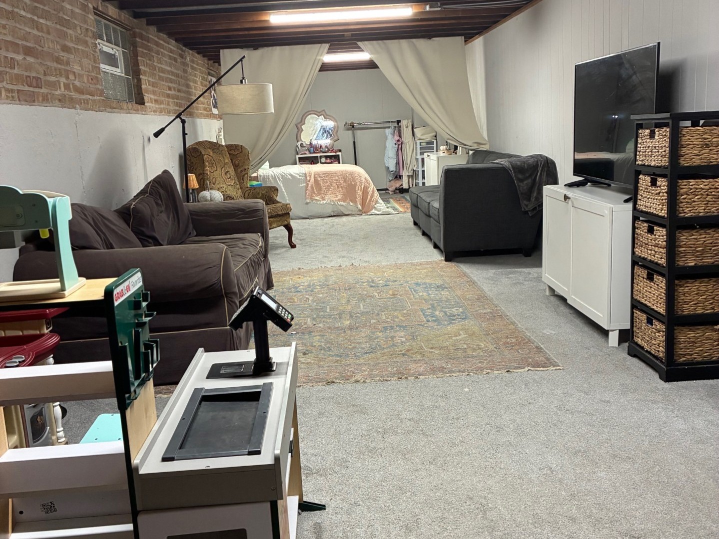 11208 S Sacramento Avenue