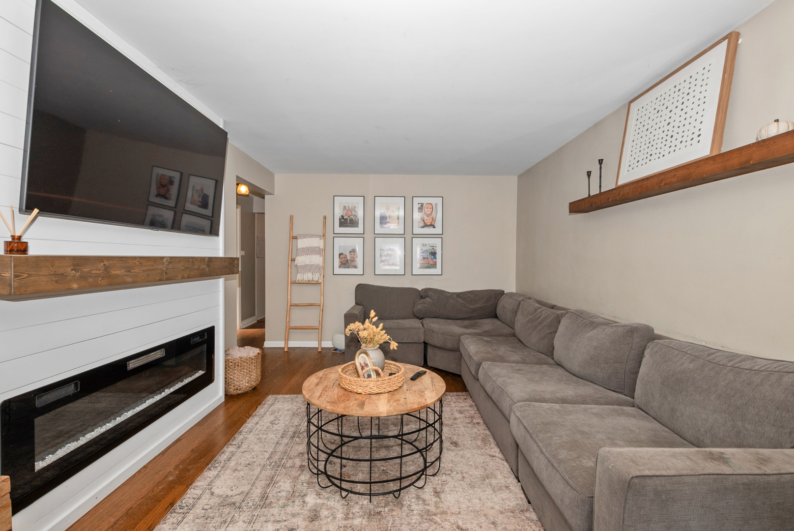 11208 S Sacramento Avenue