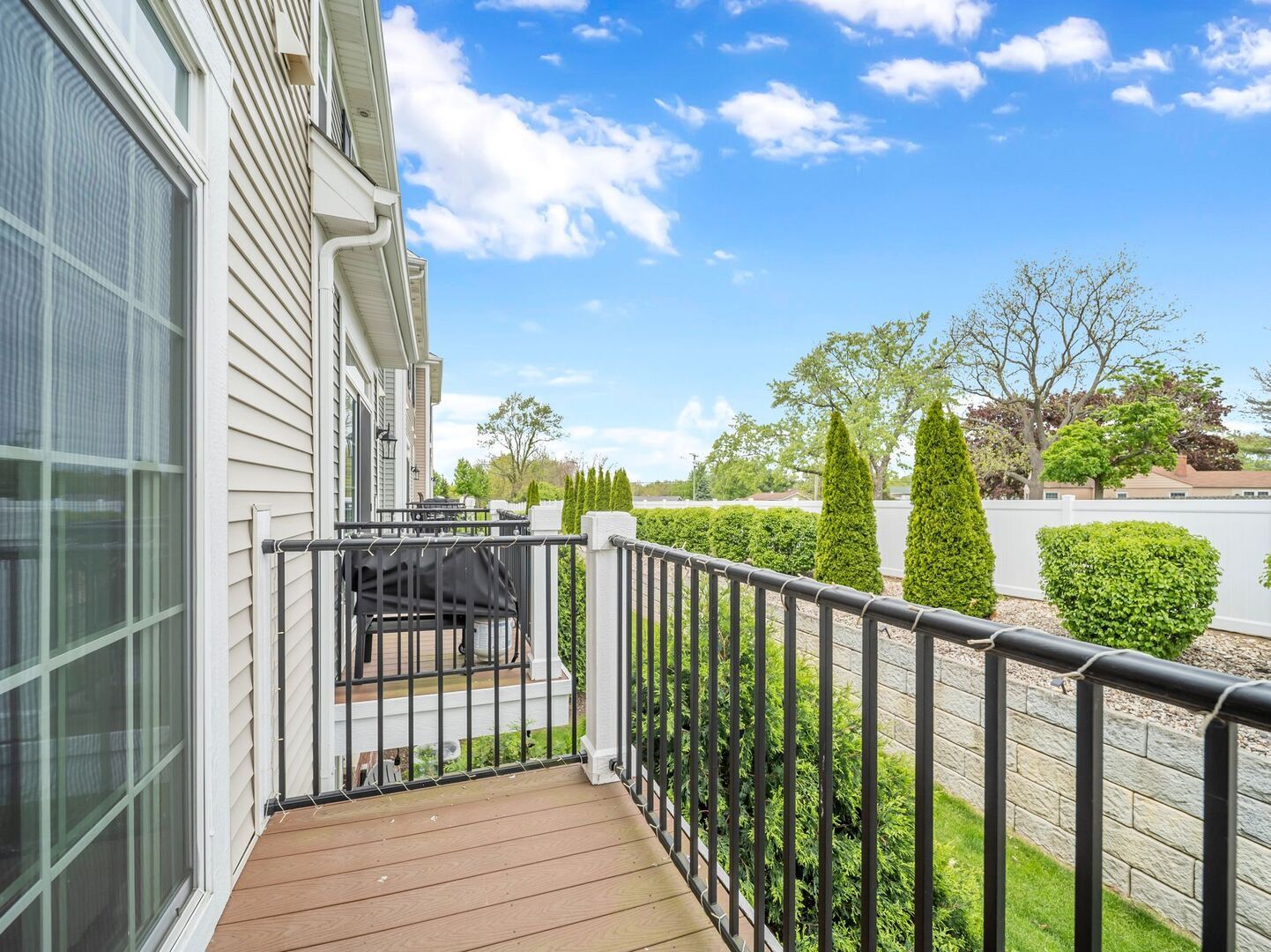 2534 Huntleigh Lane