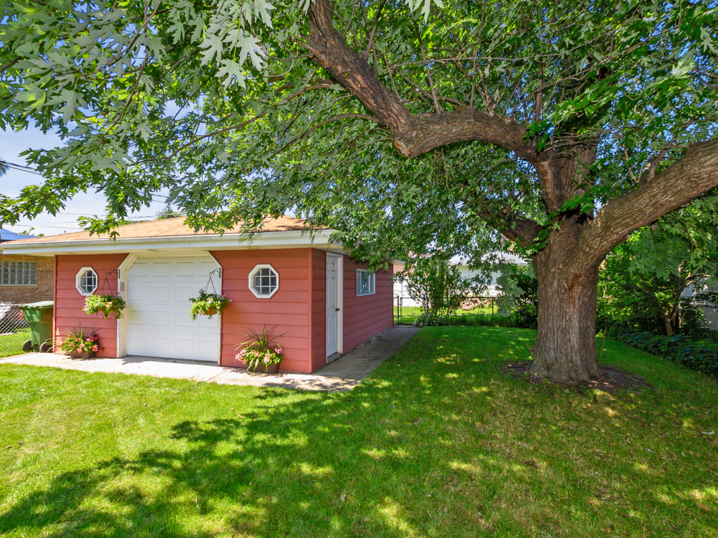 2844 W 100th Place