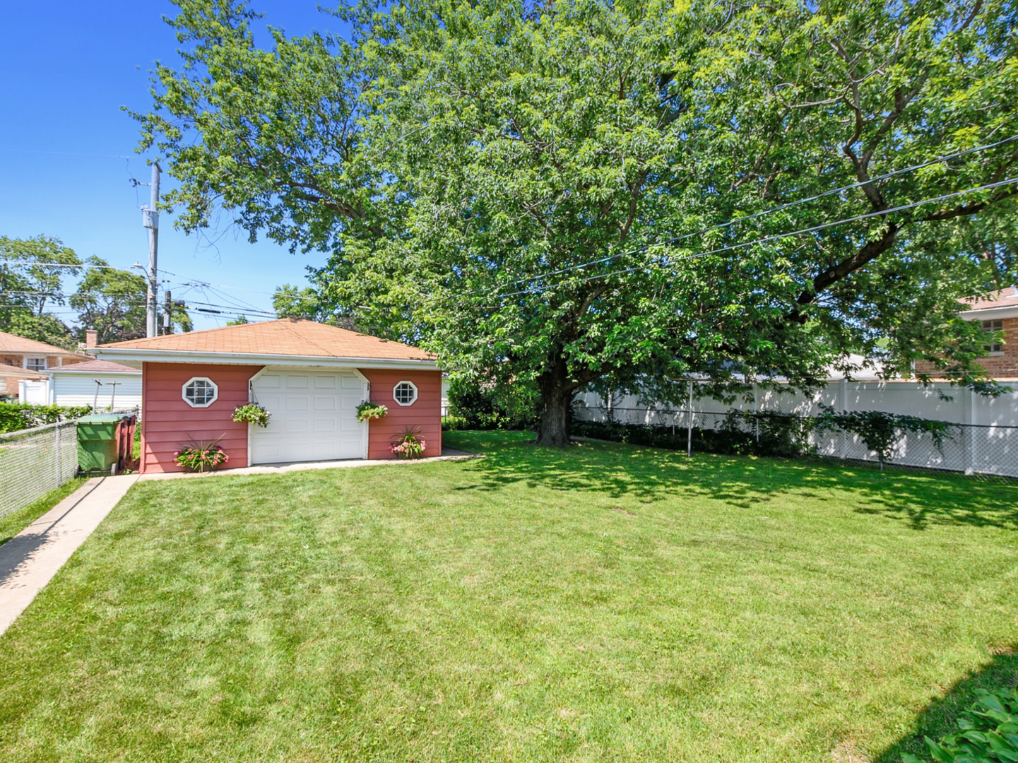 2844 W 100th Place