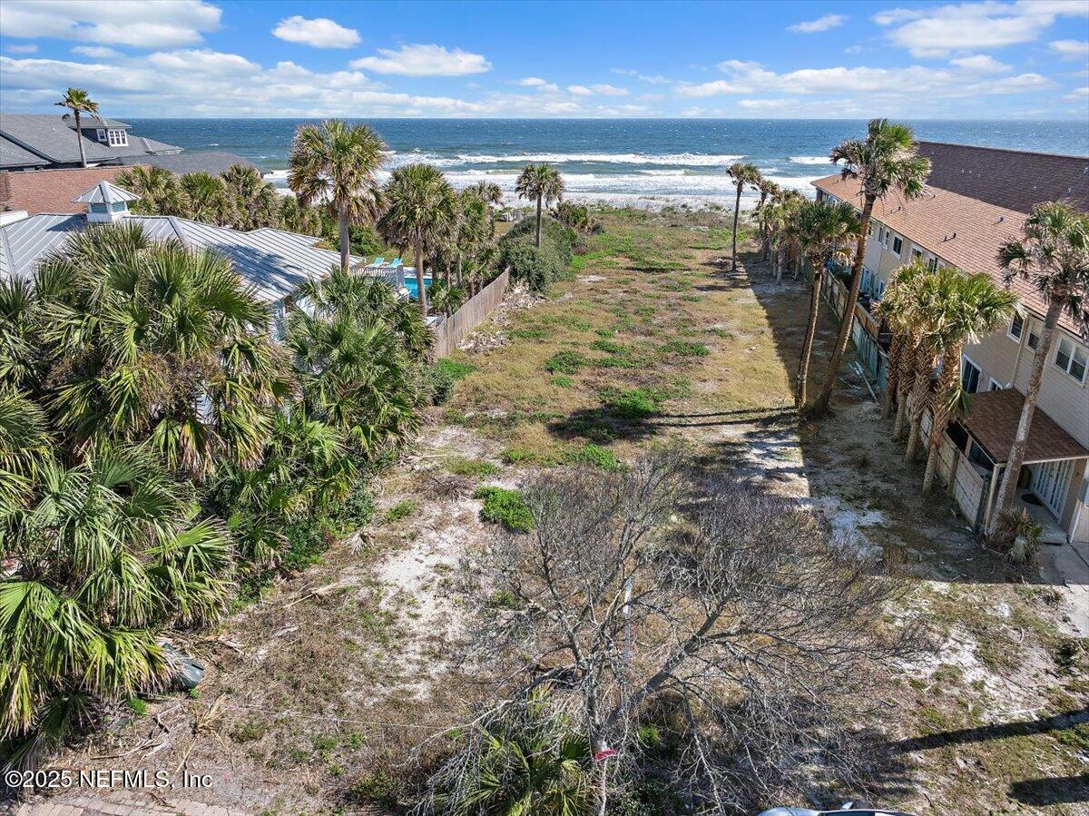 1025 BEACH Avenue