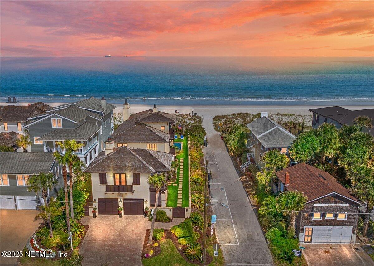 1515 BEACH Avenue