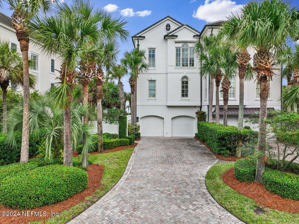8160 RESIDENCE Court