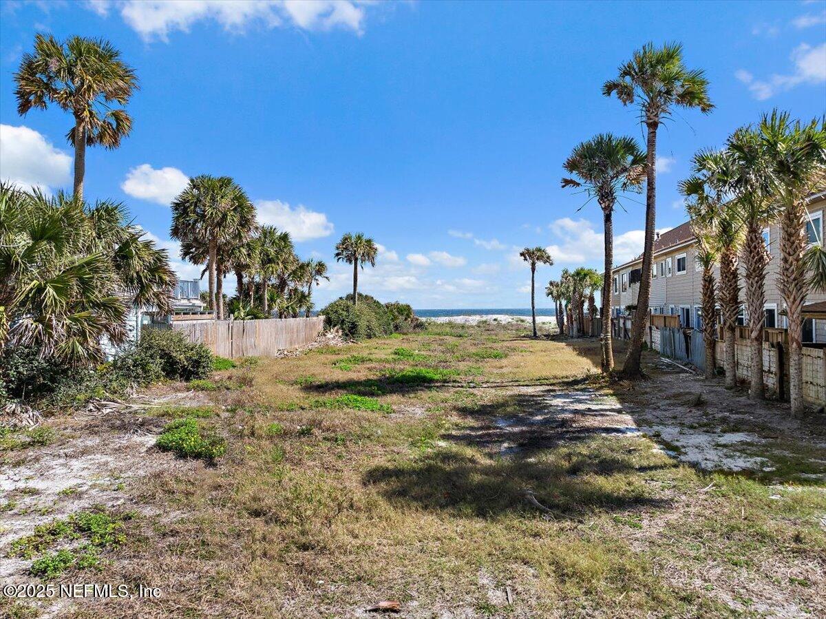 1039 BEACH Avenue