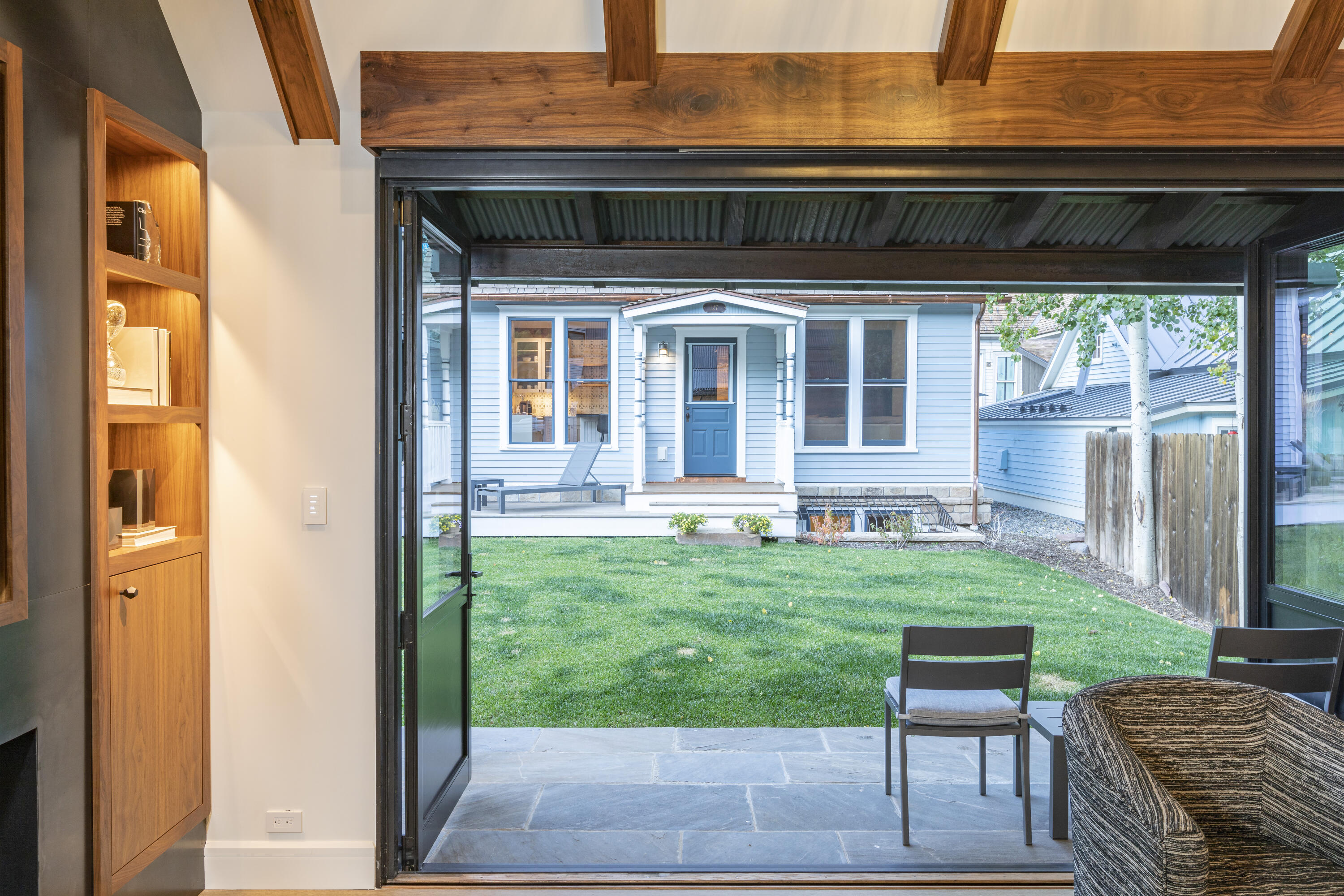 127 E Columbia Avenue