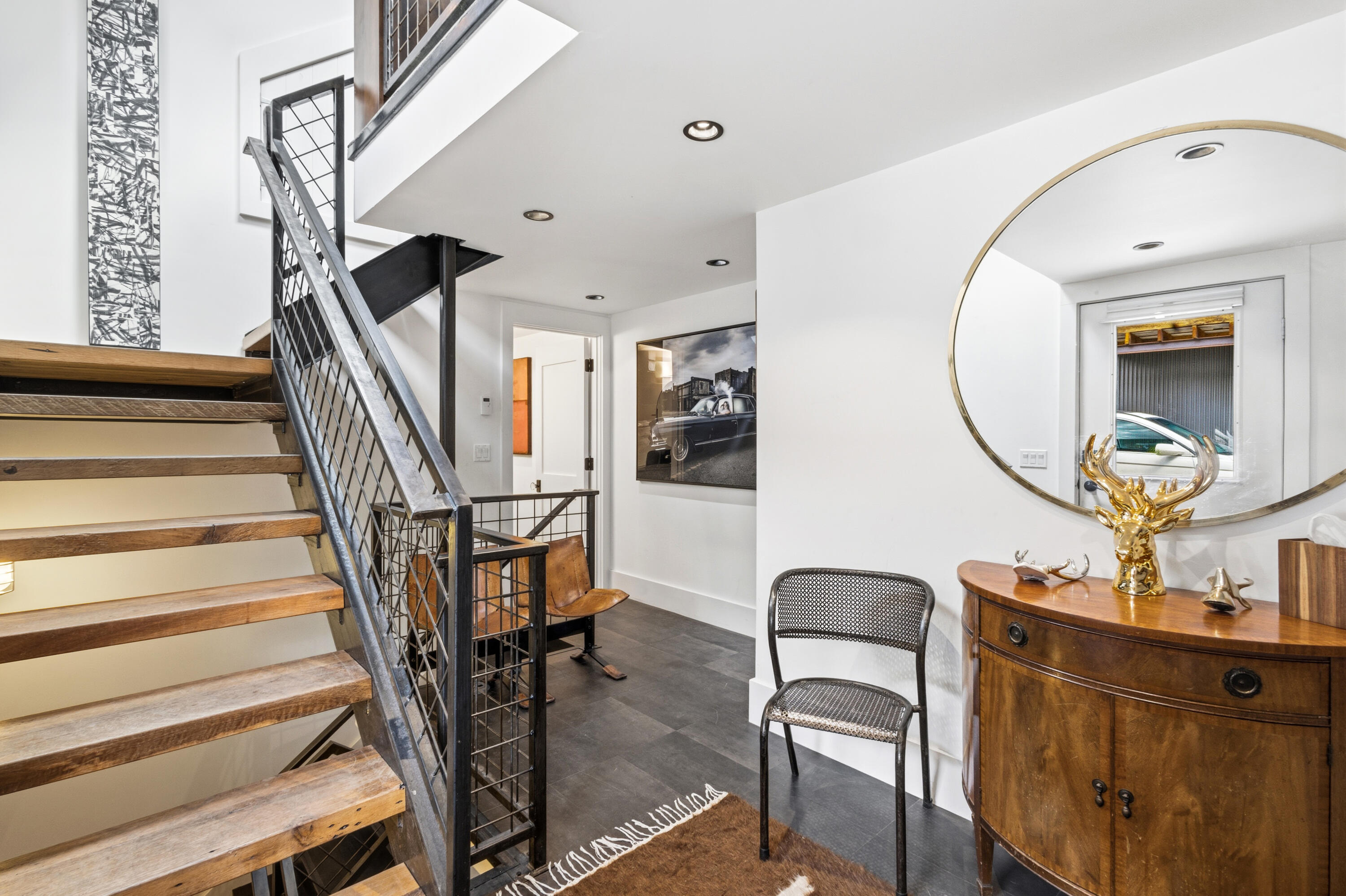 123 E Columbia Avenue