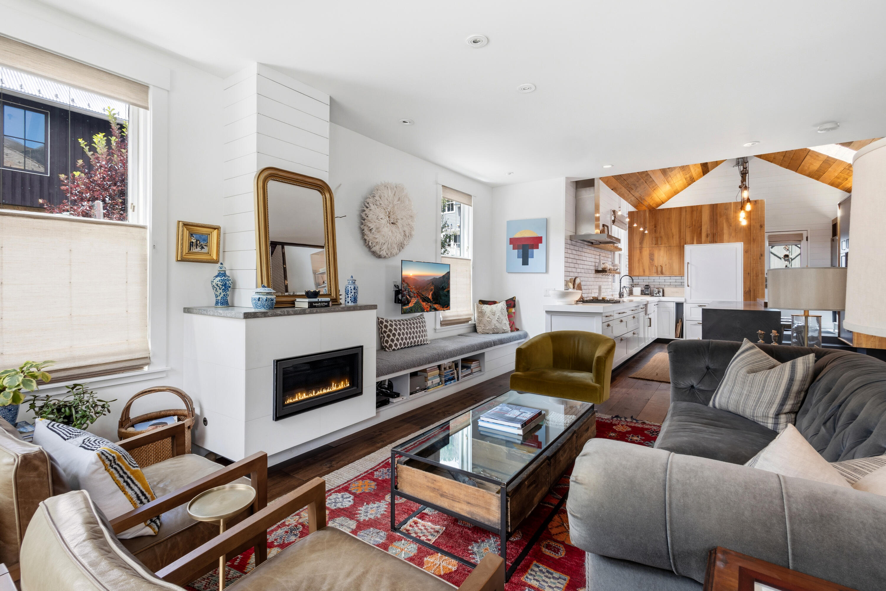 123 E Columbia Avenue